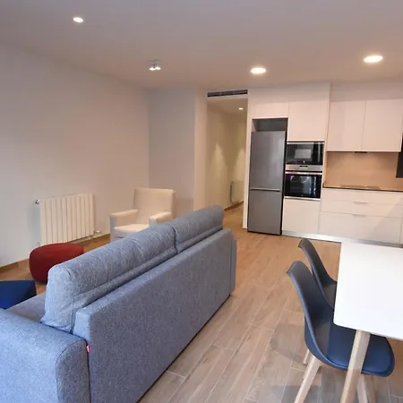 Modern Building Χιρόνα