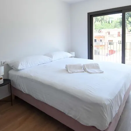 Modern Building * Χιρόνα