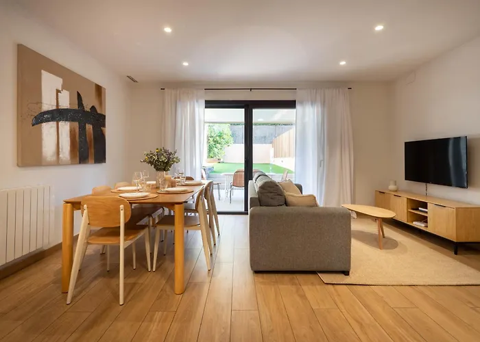 Modern Building * ז'ירונה